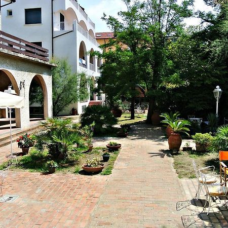 Hotel Villa Furia Bellaria-Igea Marina Exterior photo