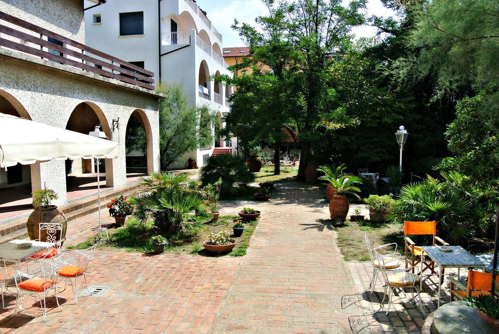 Hotel Villa Furia Bellaria-Igea Marina Exterior photo